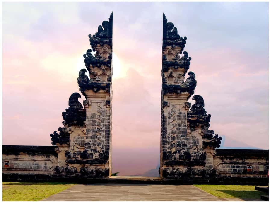 Ubud: Heaven Gate Lempuyang, Water Palace & Waterfall Tour - Lempuyang Heaven Gate: The Mount Agung Photo and the Wait That Comes With It