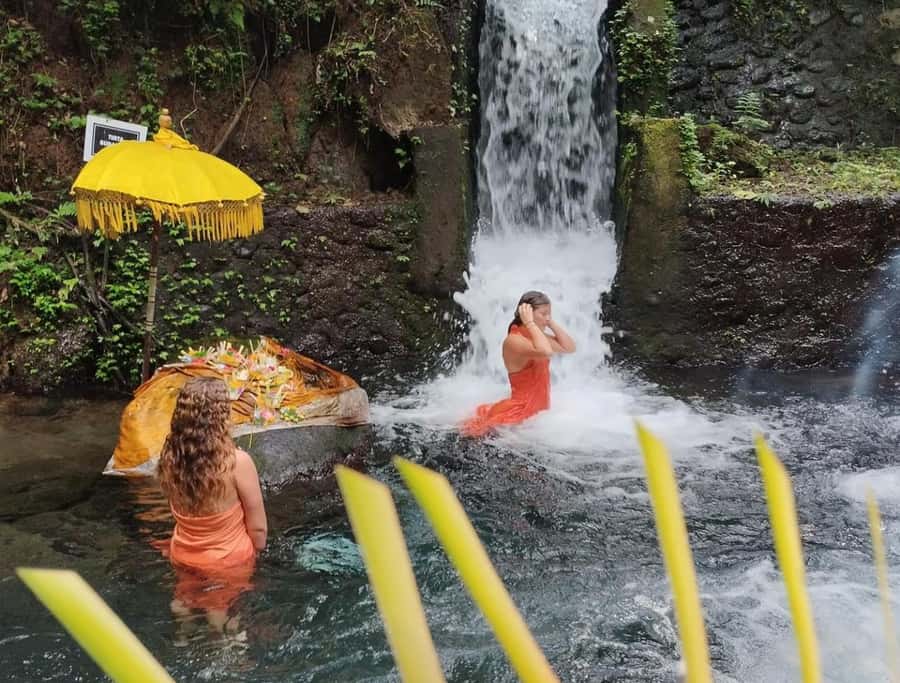Ubud: Mangening Water Temple Tour with Spiritual Cleansing - Melukat at Pura Mengening: what spiritual cleansing feels like