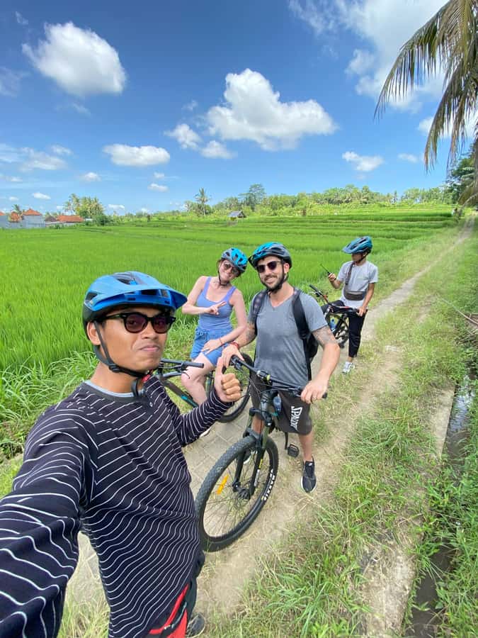 Ubud : PRIVATE Bike Tour inside Rice Field Ubud Countryside - Stop 1: Break Time, Then Rolling Into Traditional Village Life