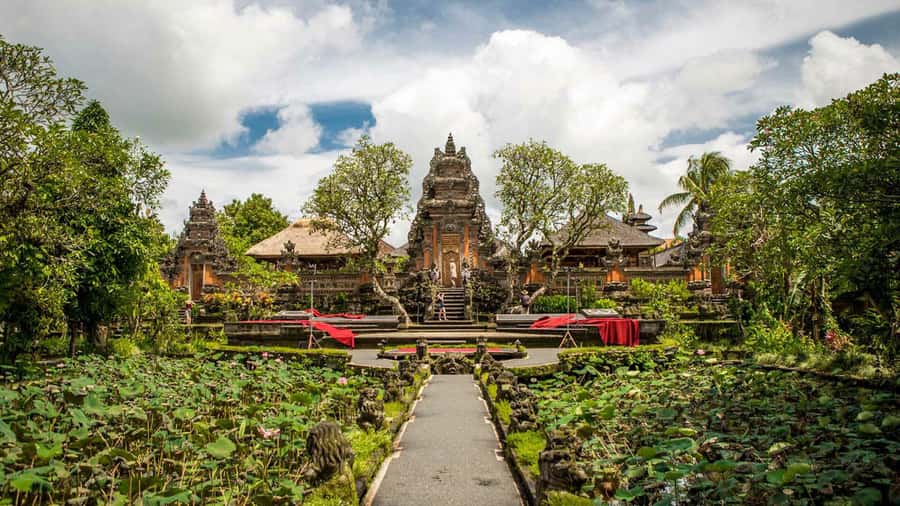 Ubud: Private Evening Tour with Legong Dance Performance - Ubud Palace and the Legong performance at 7:00 PM, how to get the most out of it