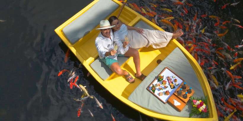 Ubud: Private Romantic Photo Cruise with Food and Drinks - Drinks and Snacks, What You Can Expect to Eat