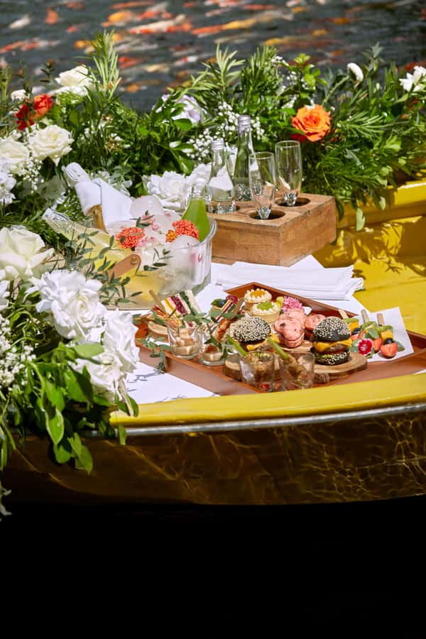 Ubud: Private Romantic Photo Cruise with Food and Drinks - Entering Kamandalu Ubud Resort, Then Boarding Your Paddle Boat