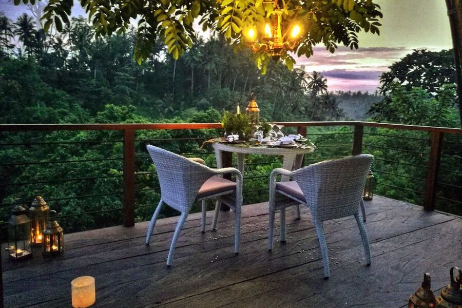 Ubud: Romantic Dinner on a Forest Tree Deck - Bugs after dark: what to expect and how to handle it