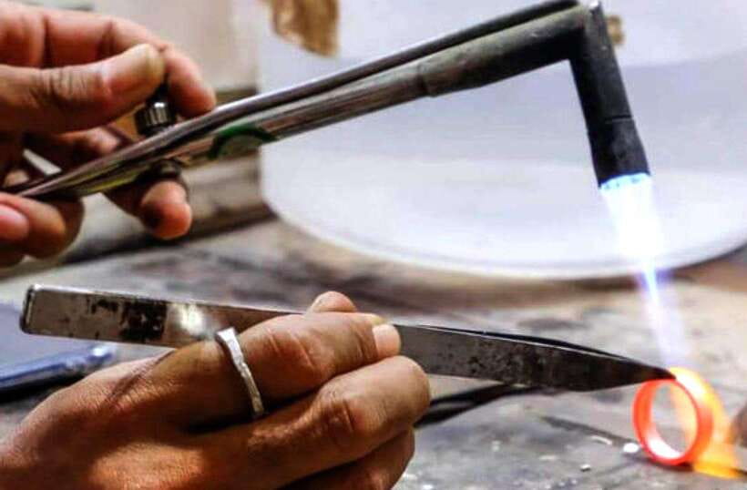 Ubud Silver Jewelry Experience: Craft your Own Masterpiece - The finishing stage: polishing for a wearable result