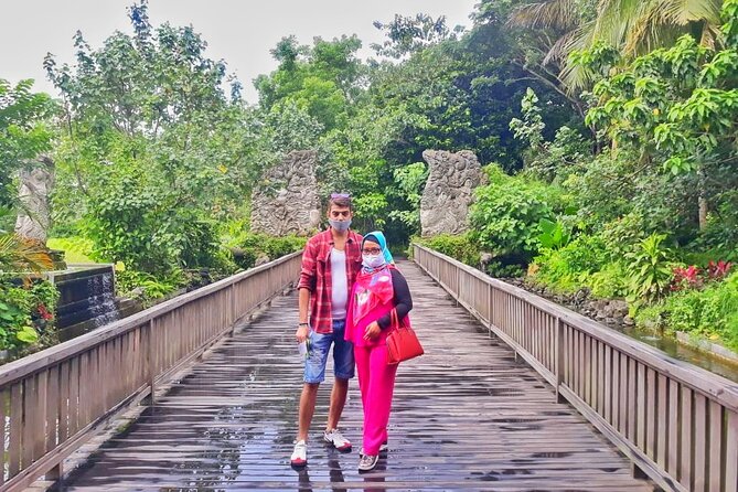 Ubud Small Group Tour: Monkey Forest, Tegalalang Rice Terraces and more - Ubud Traditional Art Market lunch stop: where the day gets fuel and flavor