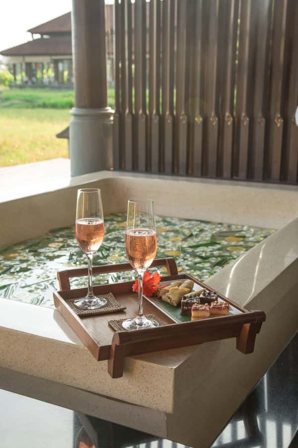 Ubud: Spa Treatment with Scenic Rice Paddy Views - Signature Options: Tanah Gajah Jade, Ancient Balinese Massage, and Couples Rituals