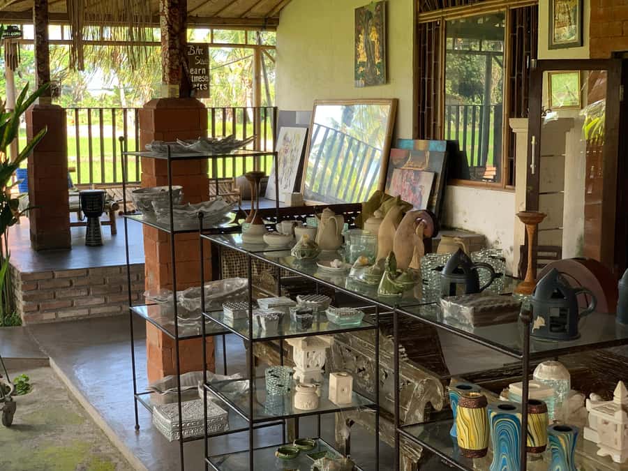 Ubud: Traditional Balinese Painting Class - When ceremonies affect the teacher, plan your day with a buffer