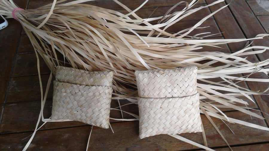 Ubud: Traditional Basket Weaving Class - The weaving lesson: working lontar like a Balinese craftsperson