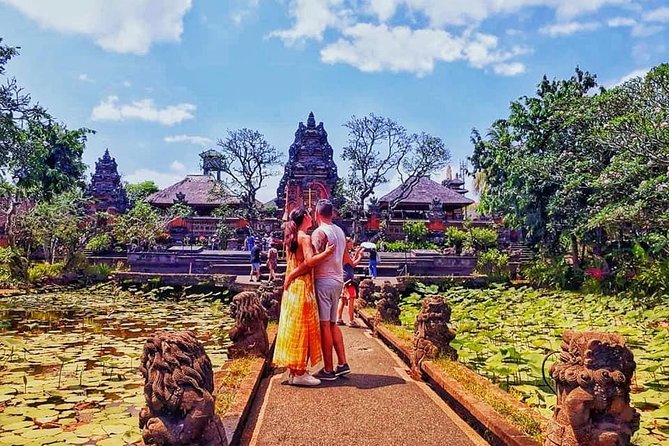 Ubud Trip, The Best of Ubud in a day - All Inclusive - Batuan: wood carving and painting in a temple-and-house compound feel
