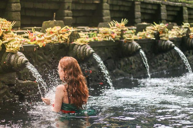 Ubud Volcano Lake and Natural Hot Spring Tour - Batur Natural Hot Springs: relax with towel and lockers sorted