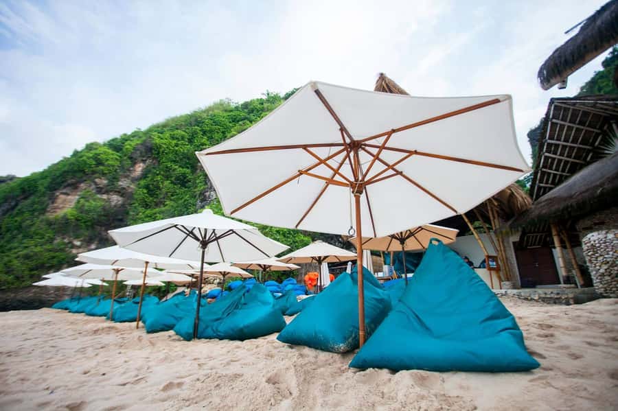Uluwatu: Beach Club and Cliffside Private Bar Hopping Tour - Key takeaways