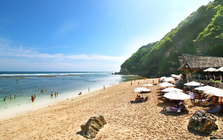 Uluwatu: Beach Club and Cliffside Private Bar Hopping Tour - Sundays Beach Club: the cliffside descent and the seat that makes the day