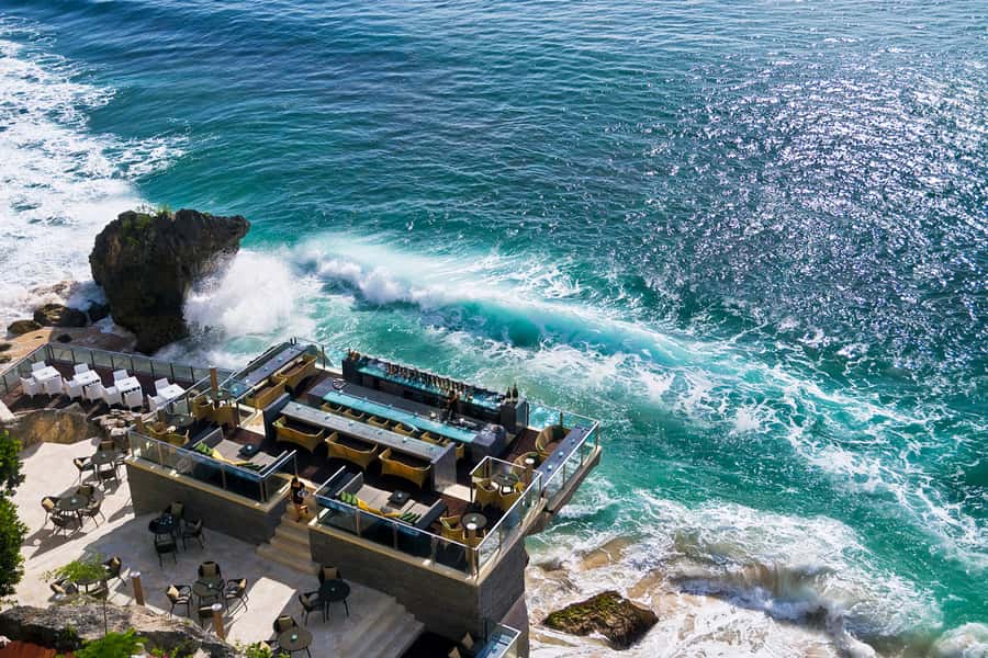 Uluwatu: Beach Club and Cliffside Private Bar Hopping Tour - Food, drinks, and the real cost of a beach club day
