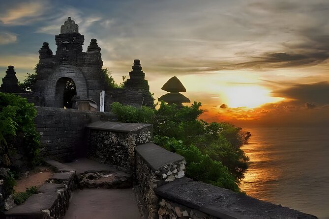 Uluwatu Sunset,Kecak Dance and Diner Seafood In Jimbaran - Kecak and Fire Dance: the chant, the timing, and the seating reality