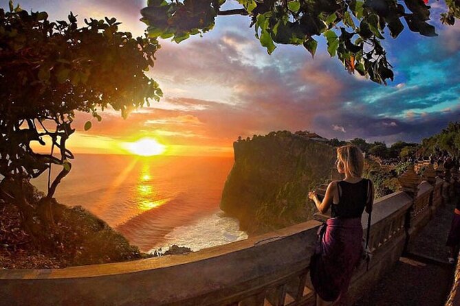 Uluwatu Sunset, Kecak Dance, and Dinner Jimbaran Beach - Uluwatu Sunset: The Setting That Makes the Kecak Work