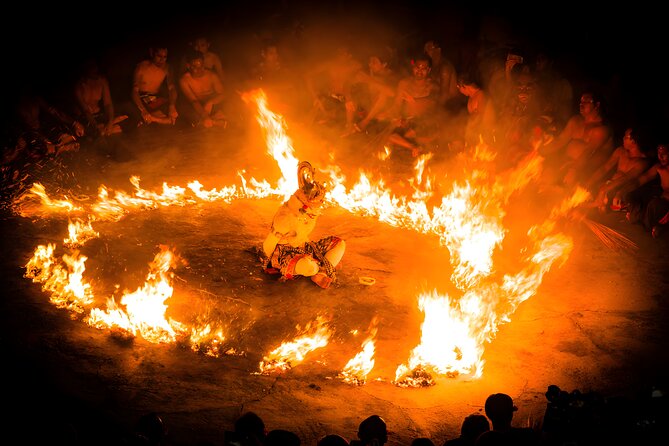 Uluwatu Sunset Trip with Kecak Dance Show and Jimbaran Dinner - Stop 1: Uluwatu Temple, cliff views, and temple etiquette