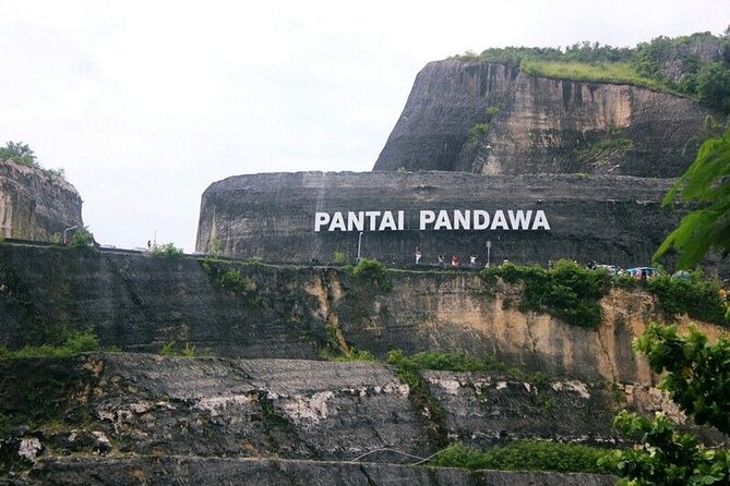 Uluwatu Temple, Beaches and Southern Bali Tour - Jimbaran Bay: seafood-dinner energy with music included