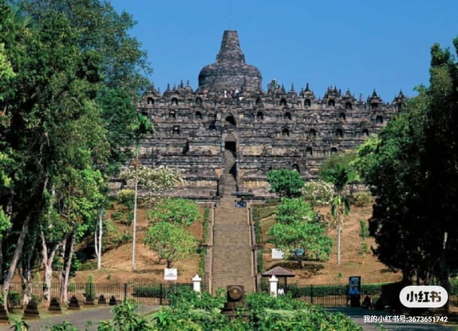 "Unveil the Secrets of Borobudur and Prambanan" - What to bring, what not to wear, and how to avoid annoying rules