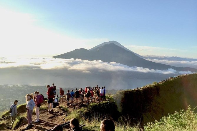 Watch the sunrise from the top of Mount Batur volcano - Summit crowding: how to enjoy the view without losing your head