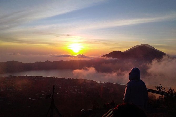 Watch the sunrise from the top of Mount Batur volcano - Coffee plantation stop: the palate reset after the climb