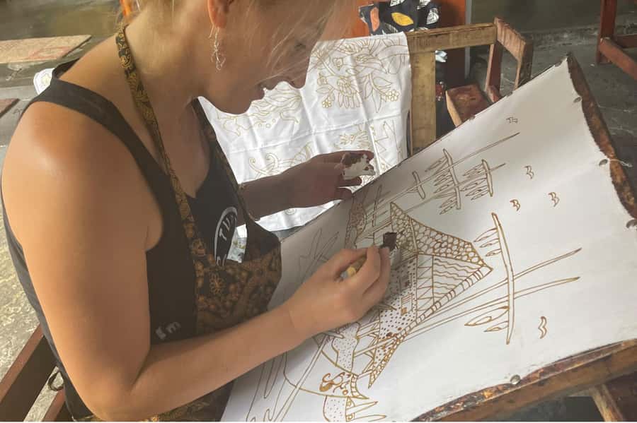 Yogyakarta: 2-hour Batik Making Course with Souvenir - Choosing Your Design: Pre-Drawn Options, Stencils, and Freehand Moments