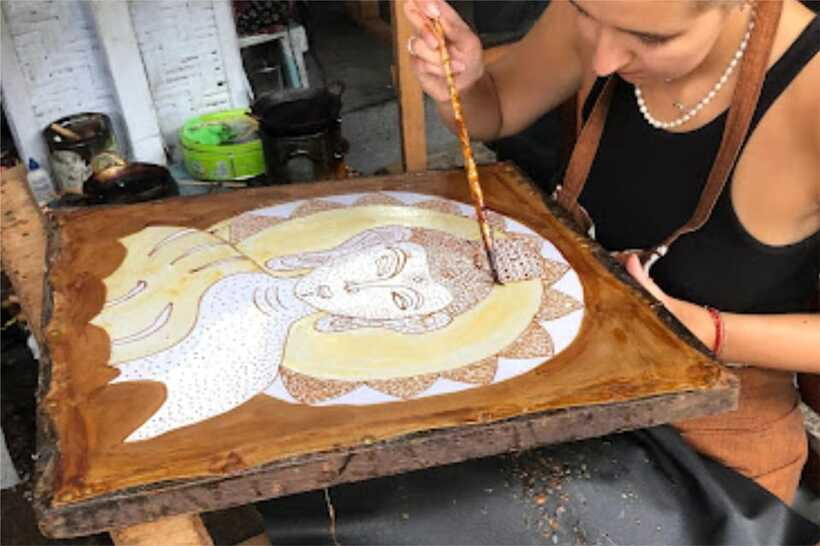 Yogyakarta: 2-hour Batik Making Course with Souvenir - The Gallery, the Attached Shop, and Your Chance to Shop Like a Local