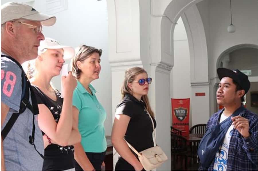 Yogyakarta: 2-Hour Crash Course City Intro on Walking Tour - Malioboro stories: colonial-era life, war memories, and why Jogja feels different