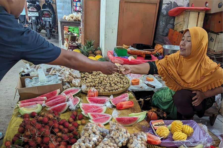 Yogyakarta: 3-hour Cooking Class with Market Tour - Market Morning: Buying Vegetables, Rice, Herbs, and Fruit Like a Local