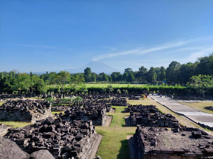 Yogyakarta: Borobudur and Prambanan Private Tour - What to bring, and what to plan for at Borobudur