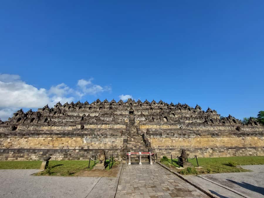 Yogyakarta: Borobudur and Prambanan Private Tour - Prambanan Temple: Hindu deities, guided rooms, and the wow factor indoors