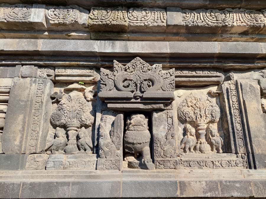 Yogyakarta: Borobudur and Prambanan Private Tour - The 10 to 12 hours: how the day feels and how to pace yourself