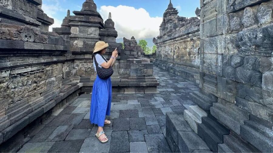 Yogyakarta: Borobudur and Prambanan Temples Guided Tour - Timing, transport, and where your day ends