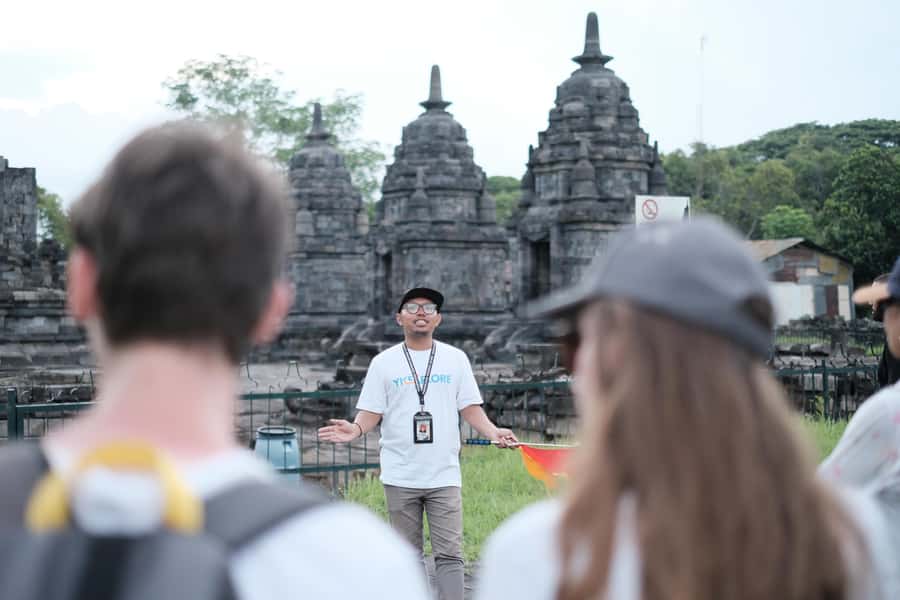 Yogyakarta: Borobudur Climb-up and Prambanan Guide Tour - Lunch Break: Refuel Without Turning It Into a Food Hunt