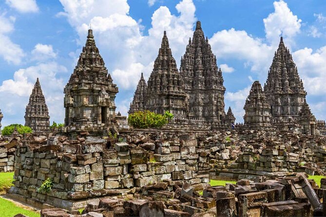 Yogyakarta: Borobudur Climb-up & Prambanan Day Trip All Inclusive - Prambanan Temples: Hindu scale you feel in your legs