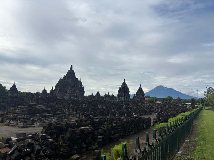 Yogyakarta: Borobudur ClimbUp (sunrise option) & Prambanan - Who should book this tour, and who might want another approach