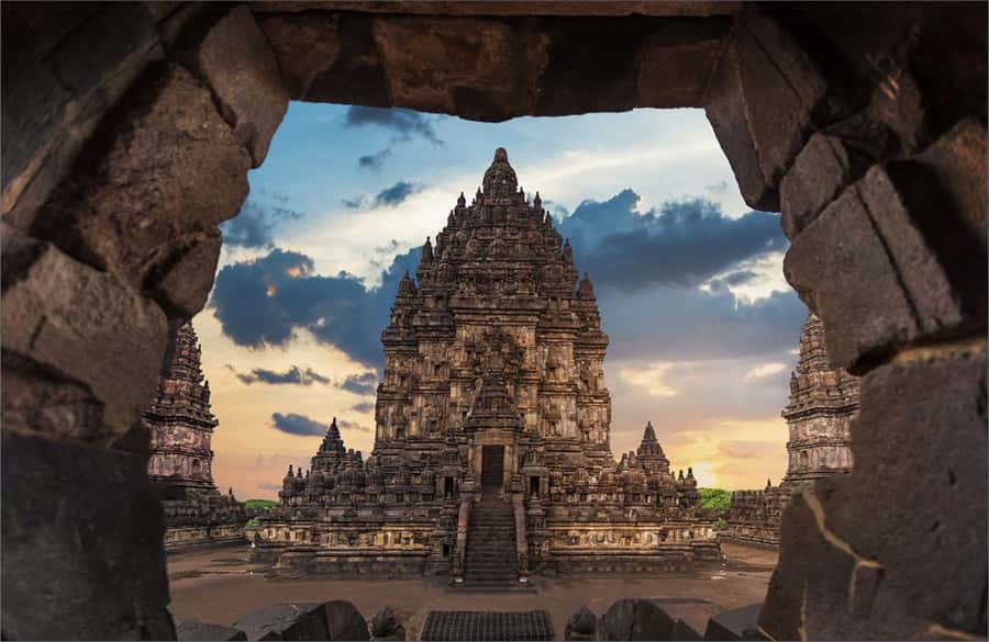 Yogyakarta: Borobudur & Prambanan Guided Tour w/ Entry Fees - Java’s Temple Double Feature: What This Tour Really Delivers