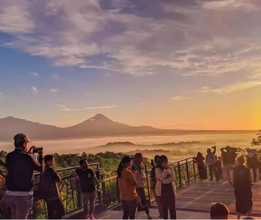 Yogyakarta: Borobudur & Prambanan Temple Tour with Tickets - Price and value: why $122 can make sense for a temple climb day
