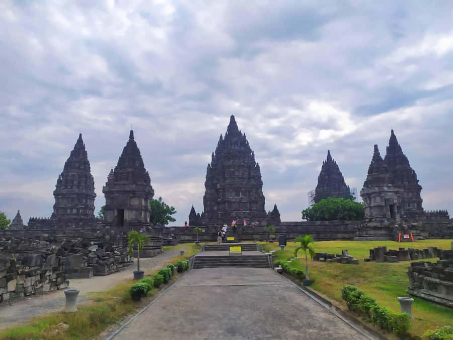 Yogyakarta: Borobudur sunrise(guarantee climb up)& Prambanan - Borobudur Sunrise and the 504 Buddha Layer Walk