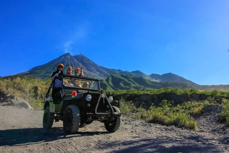 yogyakarta: Borobudur sunrise, Merapi volcano & Prambanan - Setumbu Hill sunrise: the view, the ticket, and the reality check