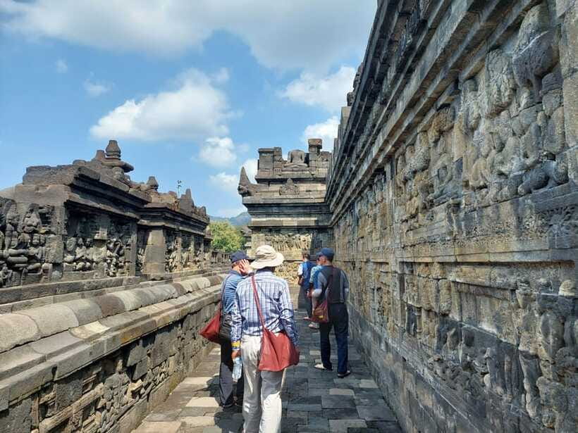 Yogyakarta: Borobudur Sunset Climb Up Shared Guided Tour - Who this Borobudur shared sunset climb is best for