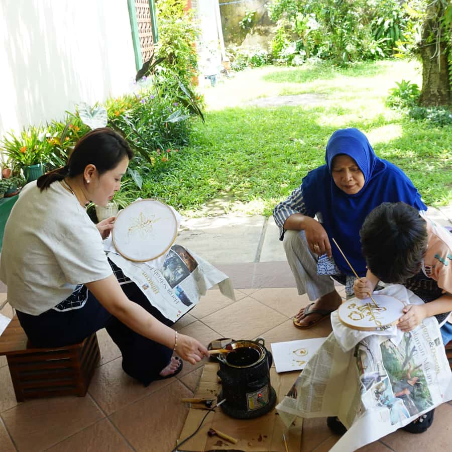 Yogyakarta: Contemporary Batik Workshop with Natural Dyeing - Key reasons this batik workshop feels worth your time