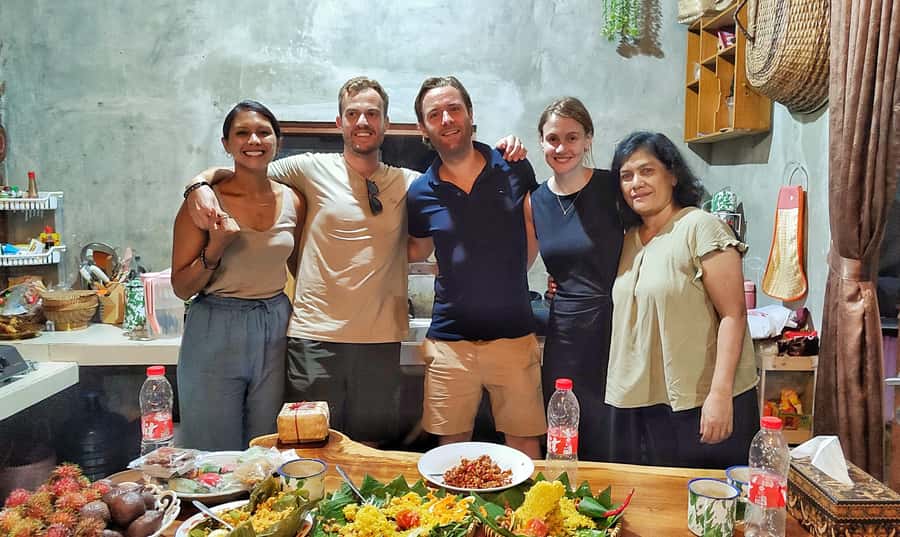 Yogyakarta: Cooking Class with Market Visit and Hotel Pickup - The traditional fresh food market stop, where your choices matter