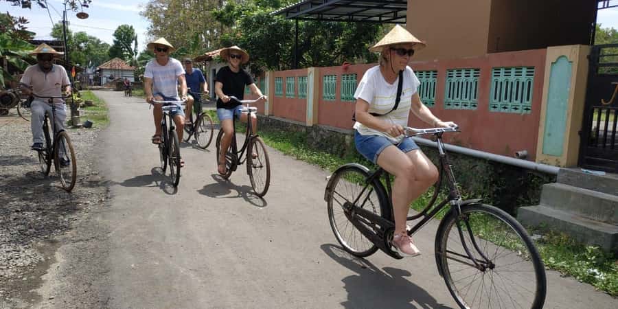 Yogyakarta: Countryside Village Cycling Tour With Guide - Why This Yogyakarta Cycling Tour Feels Like Meeting Your Neighbors