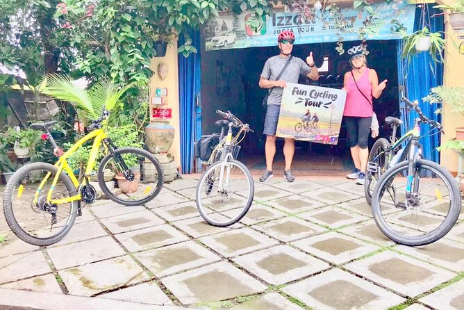 Yogyakarta Cycling Tour Around the Villages and Fish Farm - Transfers, privacy, and what your guide actually brings to the day