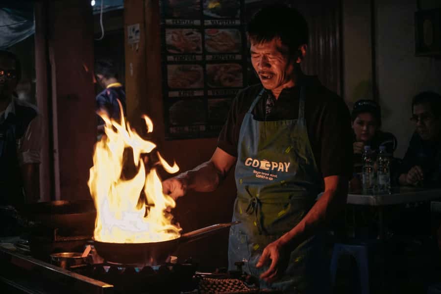 Yogyakarta: Guided City Walk and Food Tour - Malioboro Time: Photo Stop, Street Vibes, and Practical Food Guidance
