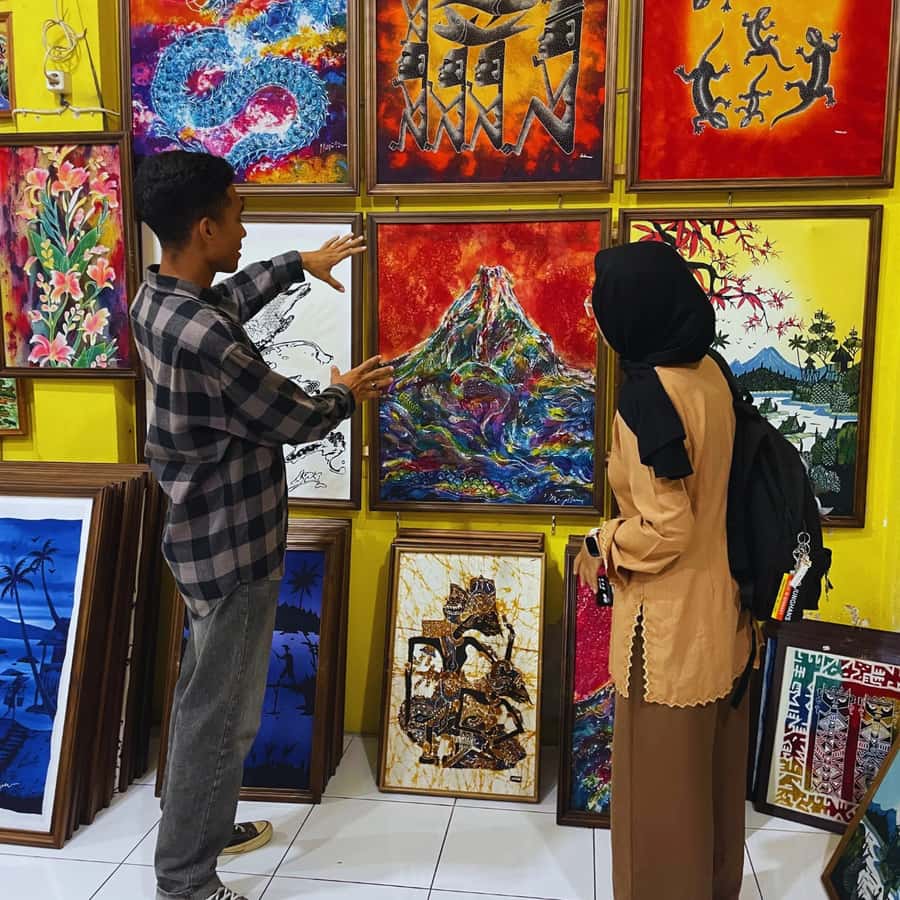 Yogyakarta: Night Walking & Street Food Tour - Why Malioboro at night feels different from daytime shopping
