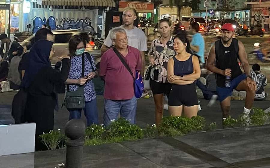Yogyakarta: Nighttime Walk and Food Tour - Key highlights worth clocking