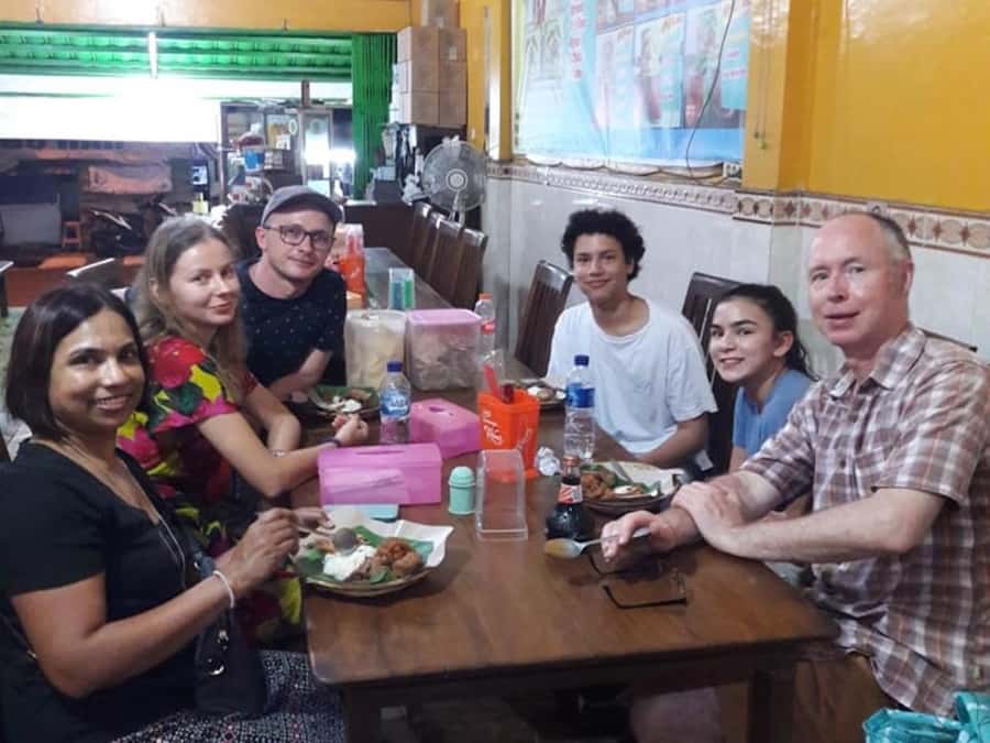 Yogyakarta: Nighttime Walk and Food Tour - Plengkung Wijilan: where regional food testing really hits