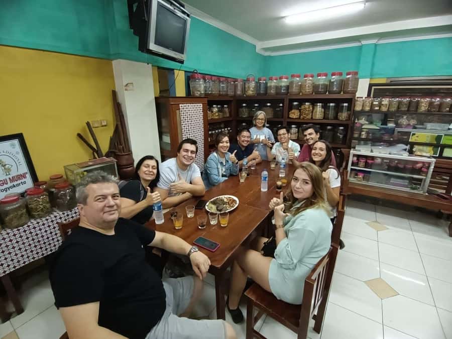 Yogyakarta: Nighttime Walk and Food Tour - Alun-Alun Kidul games, masangin, paddle cars, and night park life
