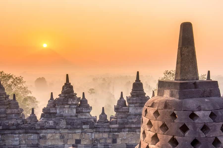 Yogyakarta: Palace, Water Castle & UNESCO Temple Guided Tour - Taman Sari Water Castle: Baths, Pools, and Royal Downtime